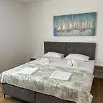 Mira 公寓 *