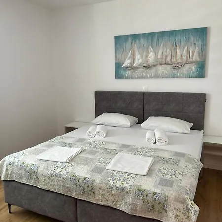 Mira Apartman *
